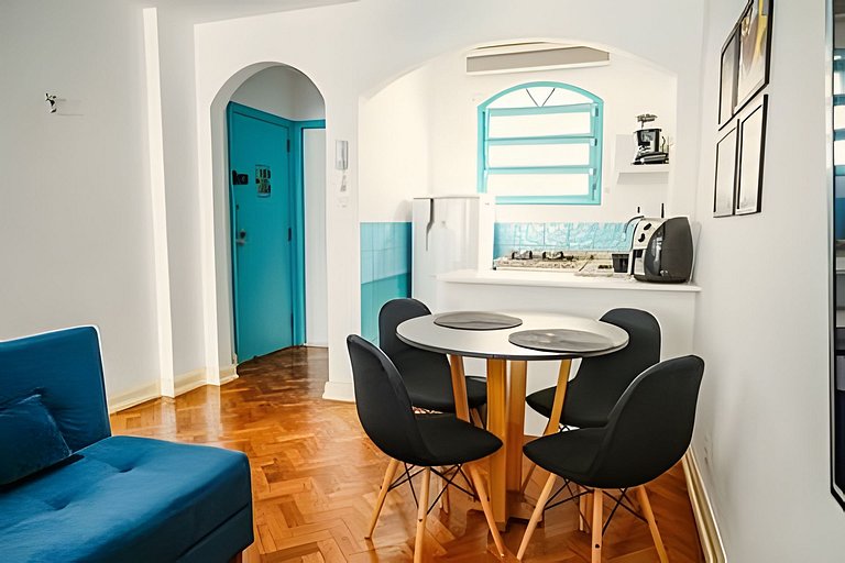 Apartamento vista mar na quadra da praia