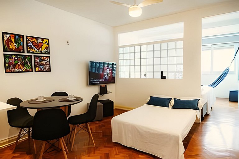 Apartamento vista mar na quadra da praia