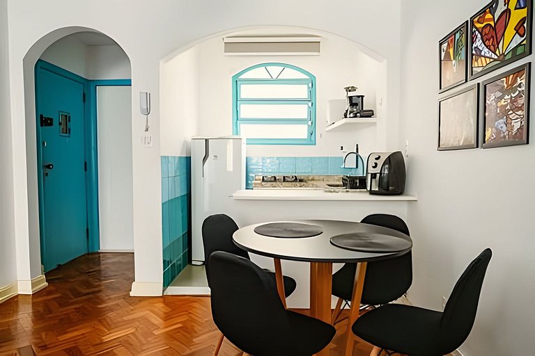 Apartamento vista mar na quadra da praia