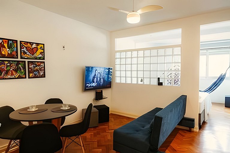 Apartamento vista mar na quadra da praia