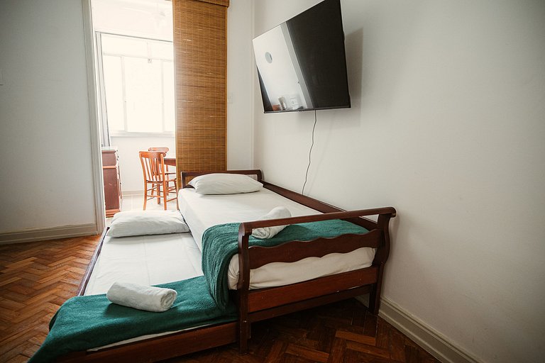 Apartamento para 4 pessoas com vista mar lateral