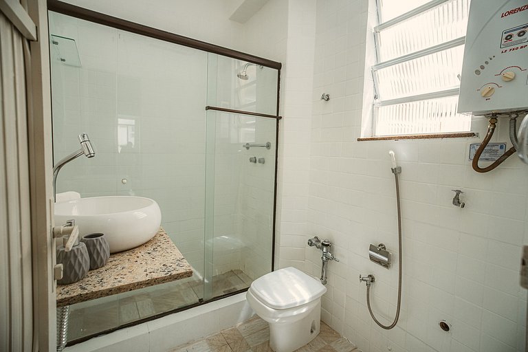 Apartamento para 4 pessoas com vista mar lateral