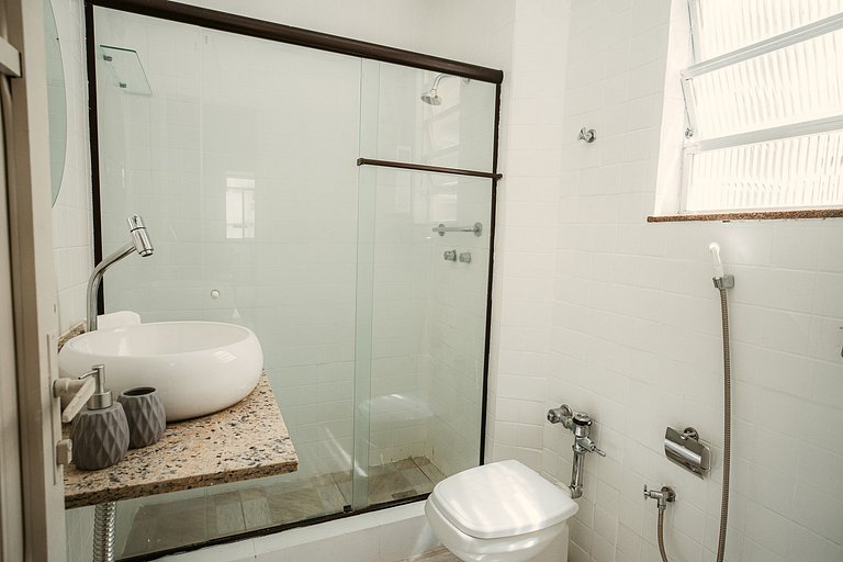 Apartamento para 4 pessoas com vista mar lateral