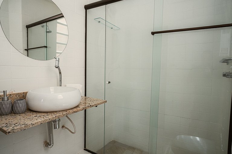 Apartamento para 4 pessoas com vista mar lateral