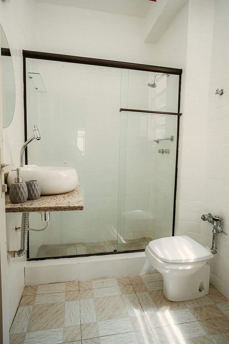 Apartamento para 4 pessoas com vista mar lateral