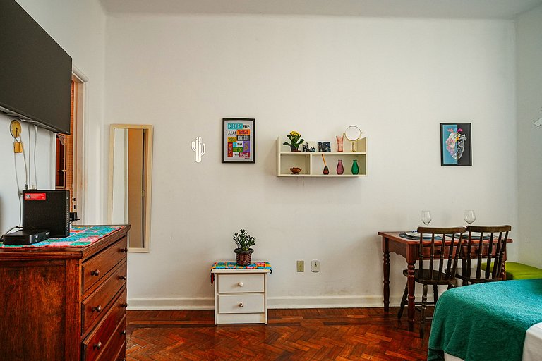 Cozy apartment in the heart of Copacabana.