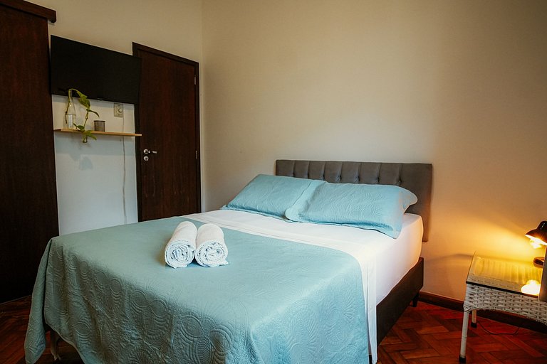 Excellent location, just one block from Copacabana Beach