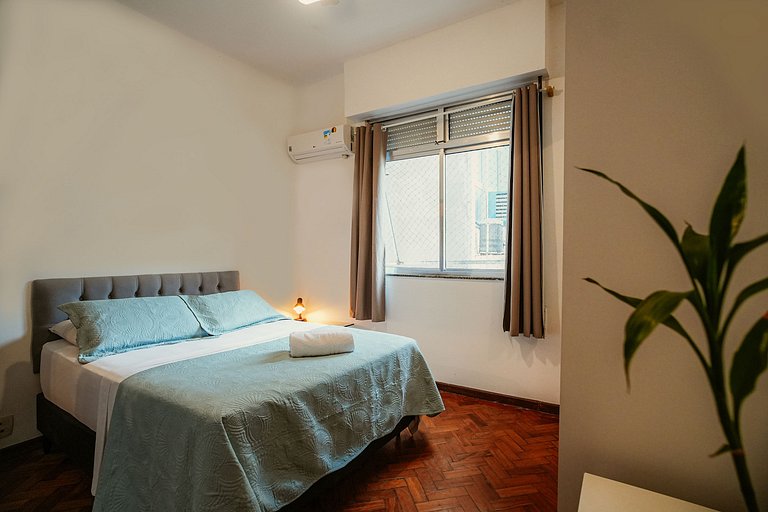 Excellent location, just one block from Copacabana Beach