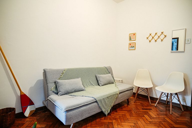Excellent location, just one block from Copacabana Beach
