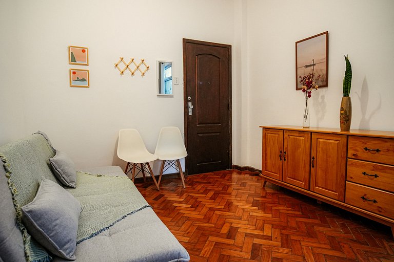 Excellent location, just one block from Copacabana Beach